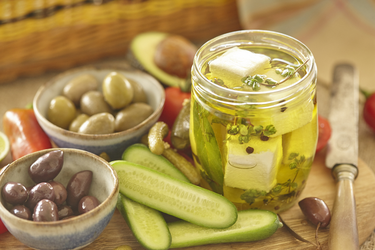 フェタチーズ漬けローストチキンのレシピ