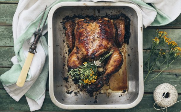 マカダミアのローストチキン　クスクス詰め